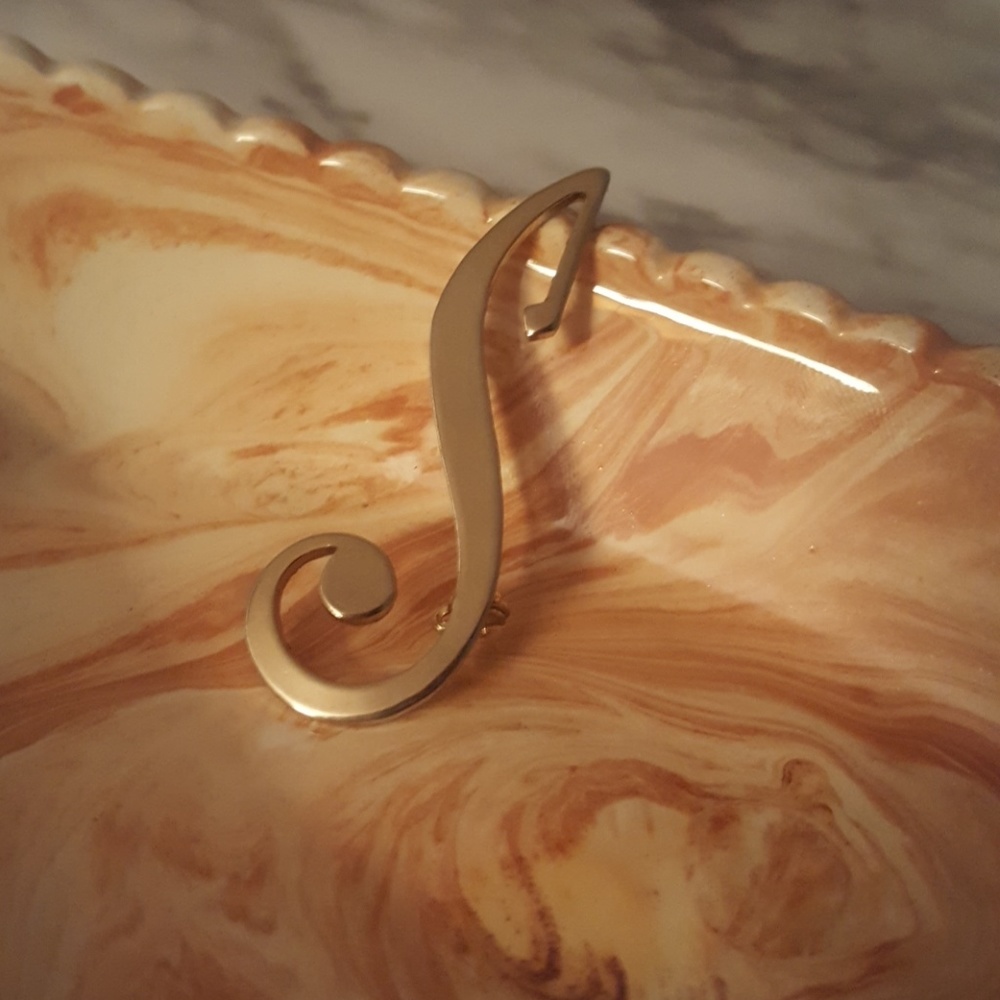 Gold Music Note Pin